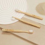 Cepillos de dientes de bambú