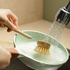 Cepillo ecológico para limpiar la cocina
